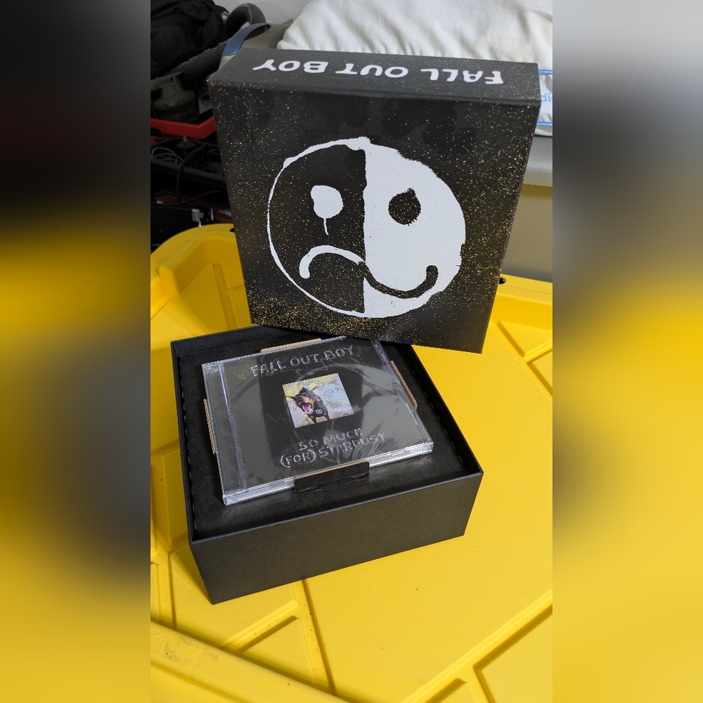 Box Set (CD) Fall Out Boy So Much (For) Stardust + T-Shirt Black LIMITED EDITION